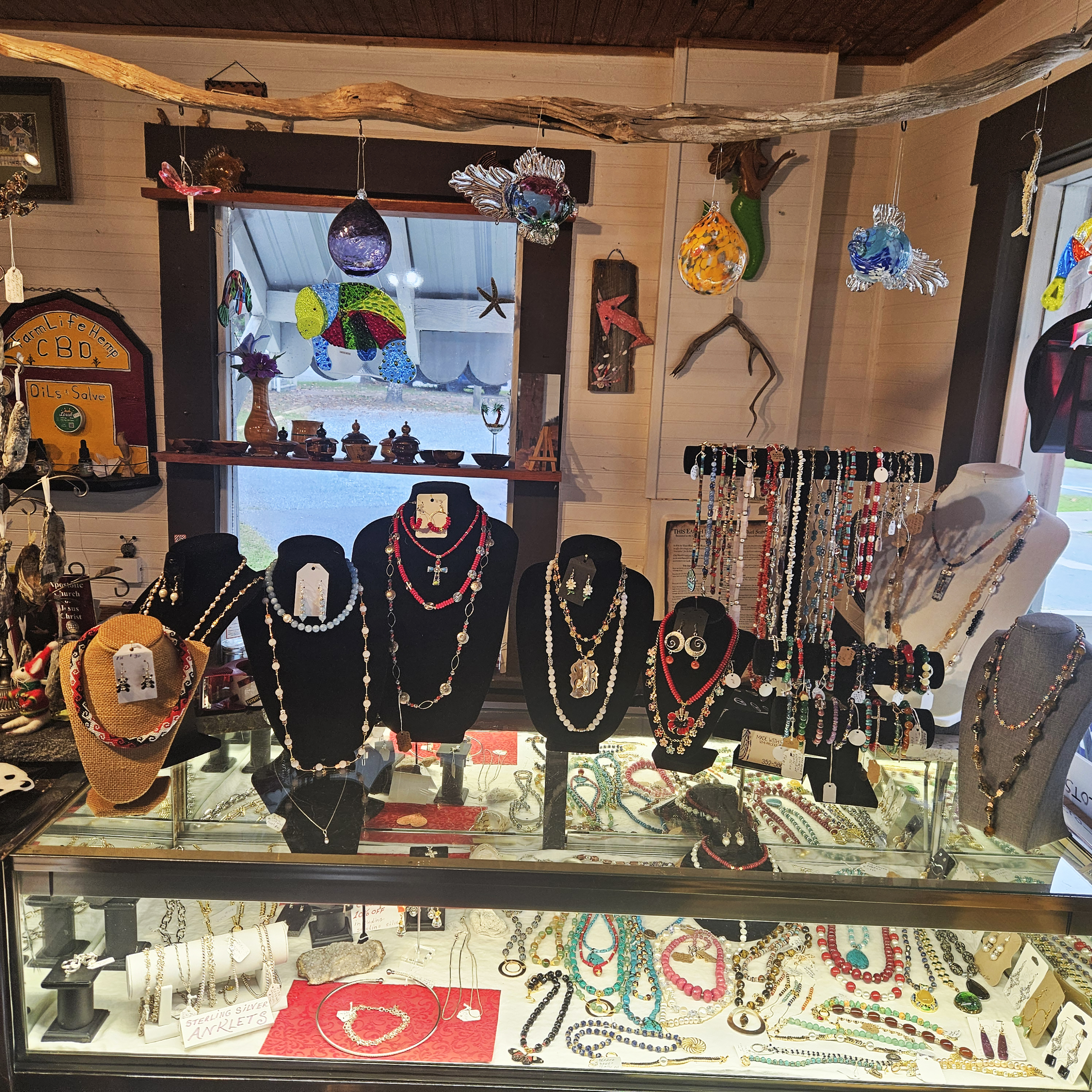 1747945765-JEWELRY CS1